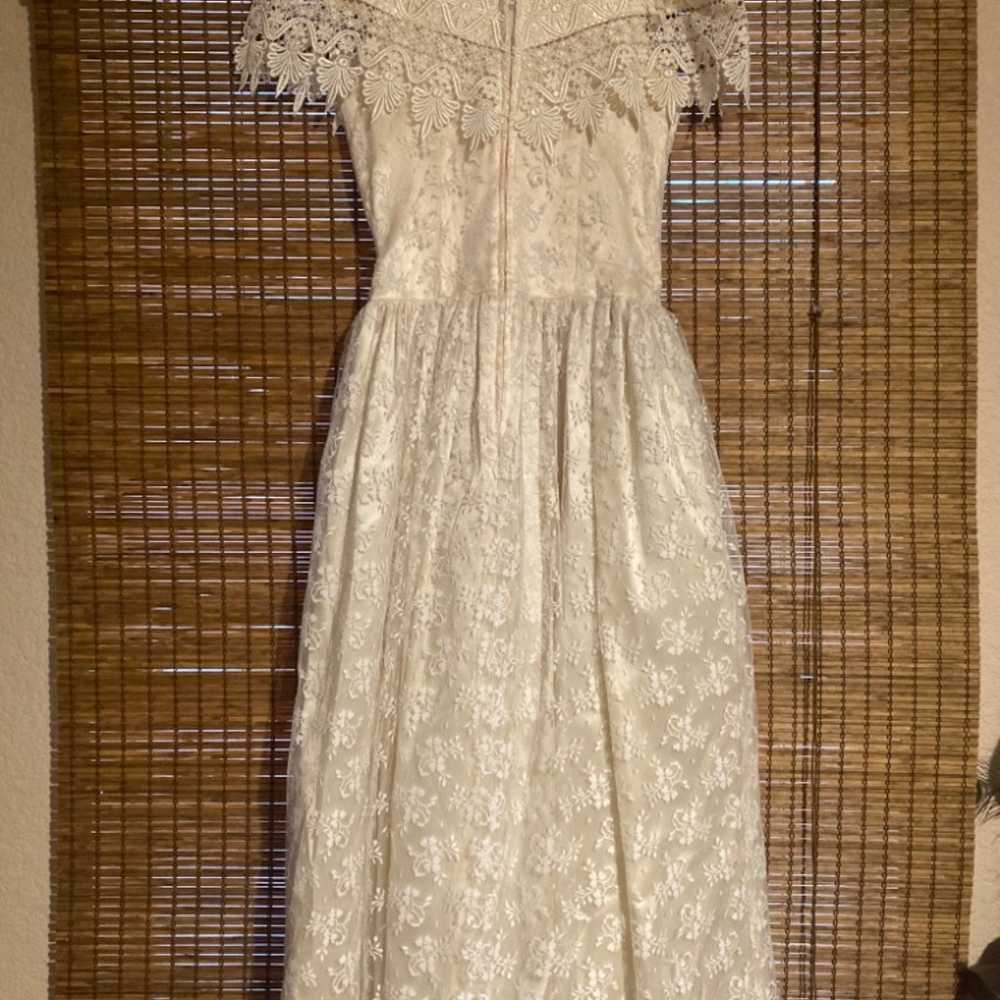 Beautiful vintage lace wedding dress - image 1