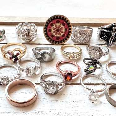 Vintage To Now Mixed Variety 25 Piece Ring Collect