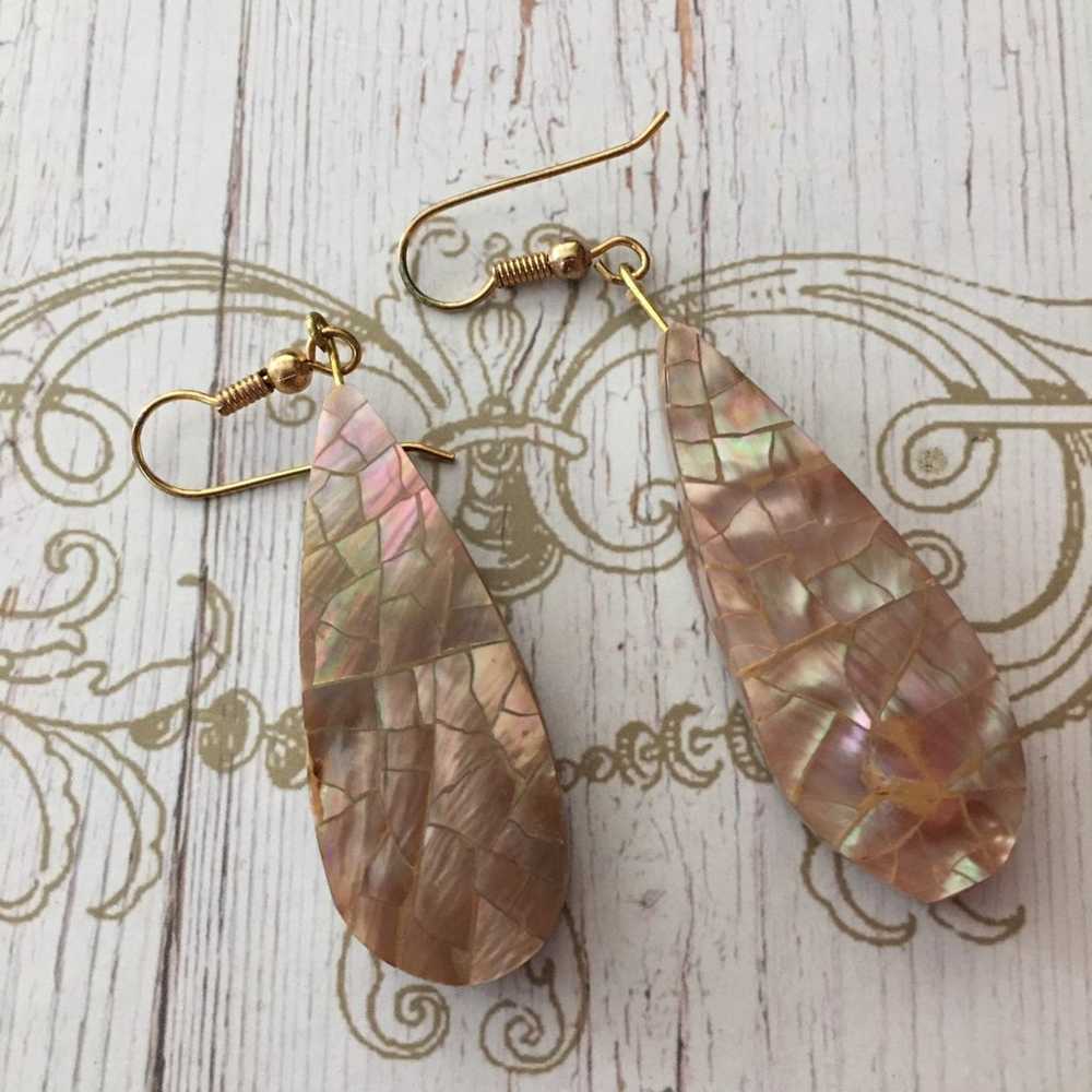 Mother of pearl drop earrings - image 3