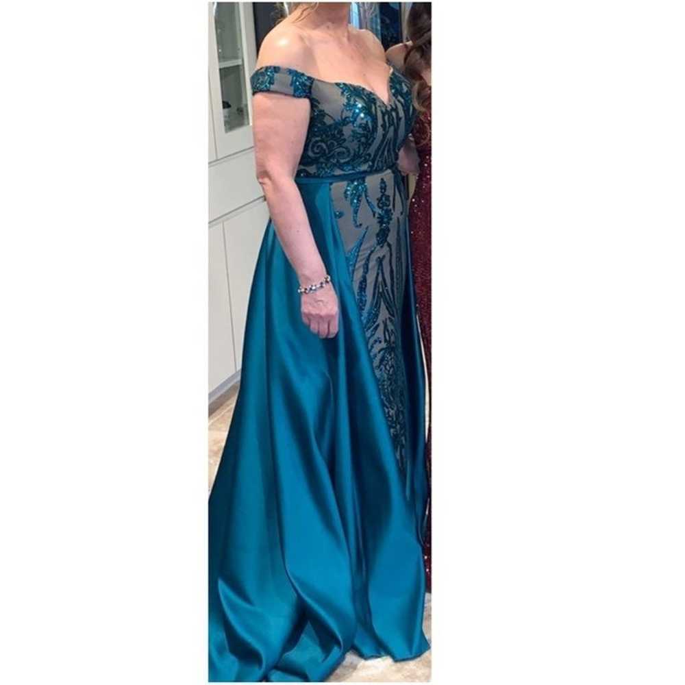 Portia and scarlett emerald gown - image 3