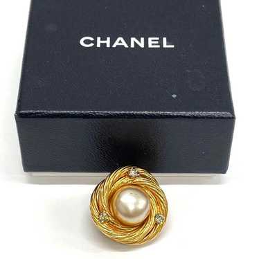 CHANEL fake pearl earring one piece ④