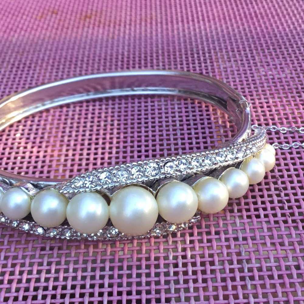 Estate elegant rhinestone and faux pearls bangle … - image 2