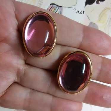 Vintage Trifari TM pink oval earrings clip on - image 1