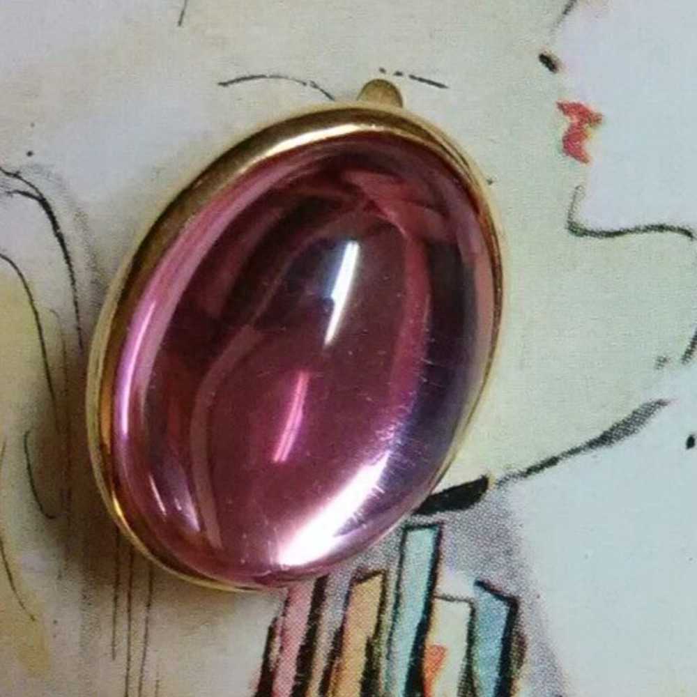 Vintage Trifari TM pink oval earrings clip on - image 2