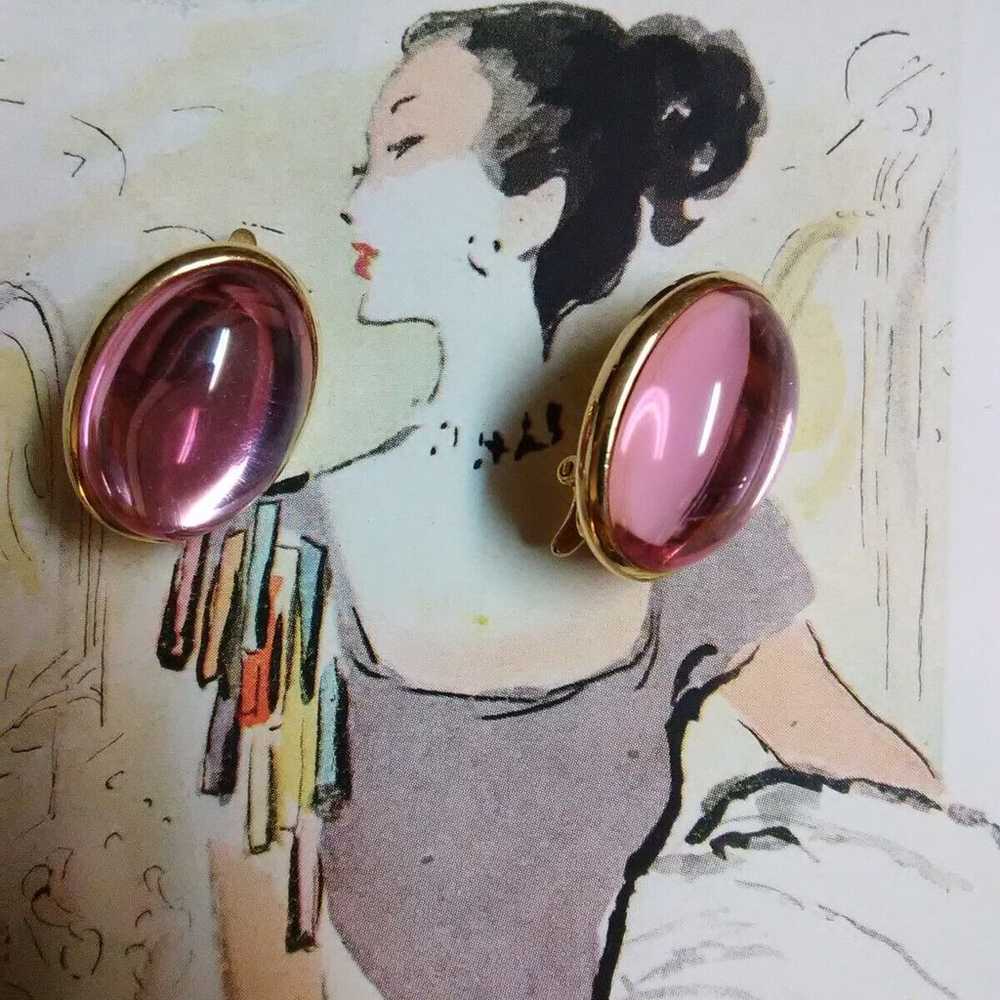 Vintage Trifari TM pink oval earrings clip on - image 9