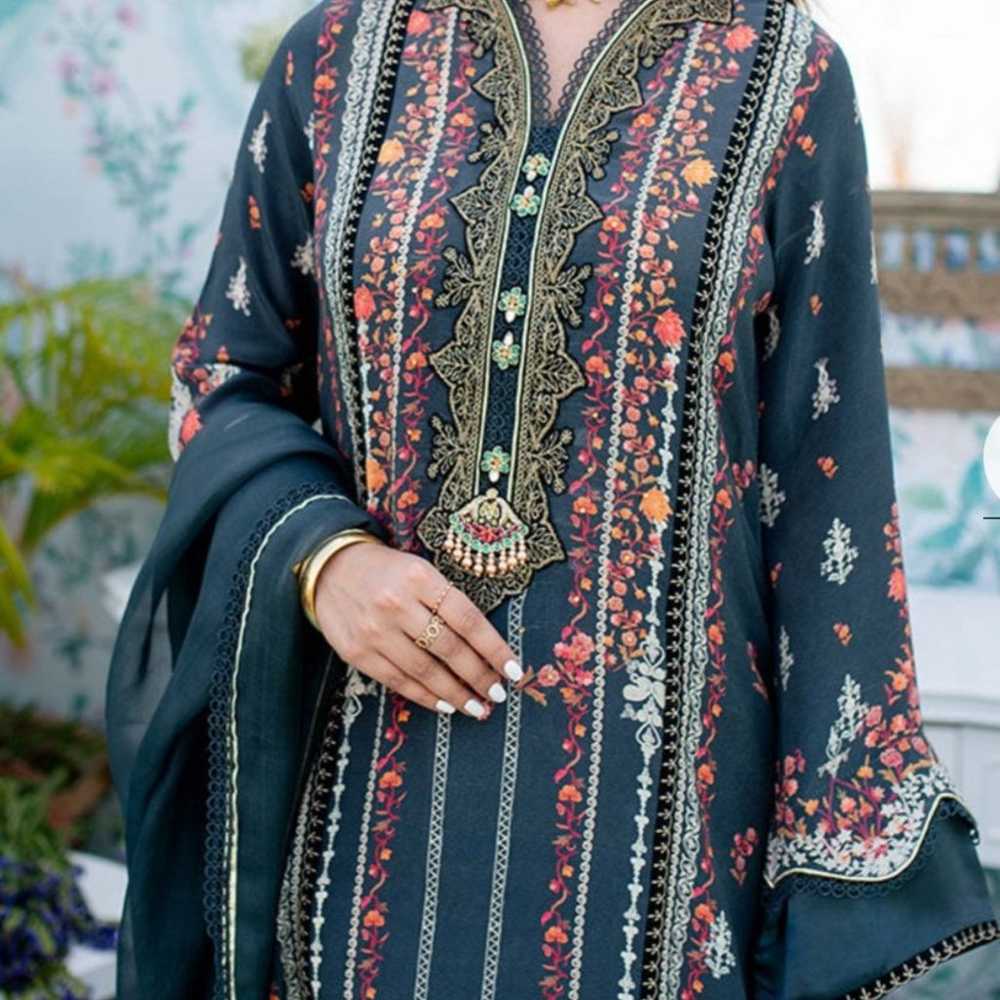 Farah talib Aziz shirt and dupata - image 3