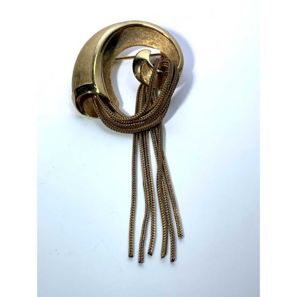 KRAMER Gold Swirl Brooch Chain Fringe Vintage Sig… - image 1