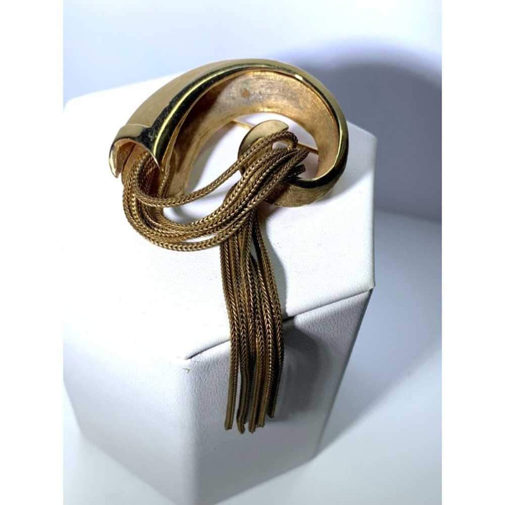 KRAMER Gold Swirl Brooch Chain Fringe Vintage Sig… - image 4