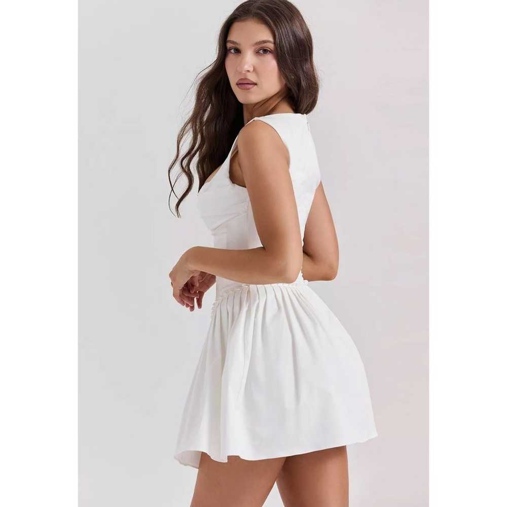 CUPID Small Regular cup
WHITE PLEATED MINI DRESS
… - image 4