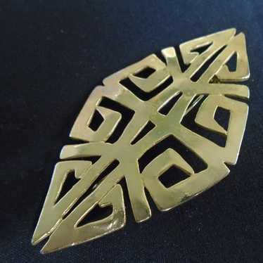 JJ 1988 Gold Tone Stunning Vintage Brooch. Classy 