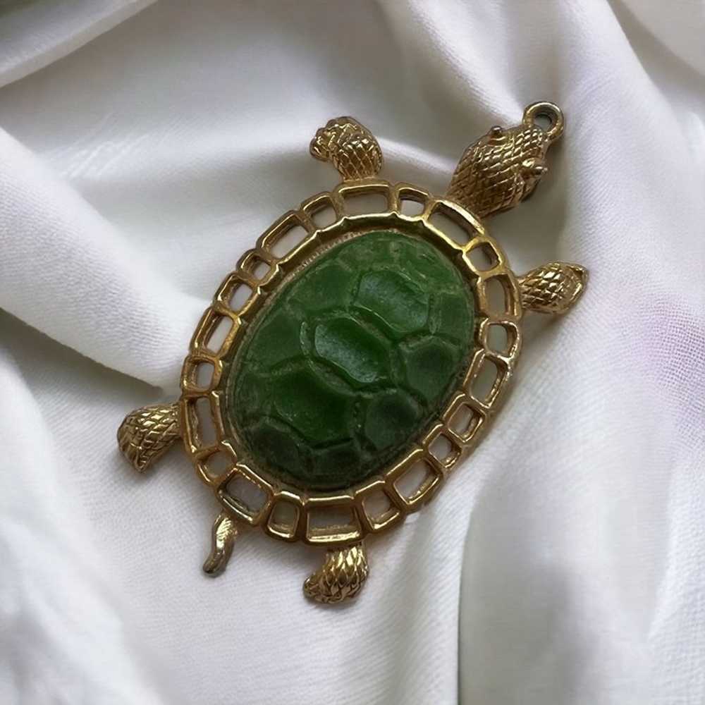 Vintage Bakelite Turtle Pendent. Green Bakelite w… - image 6