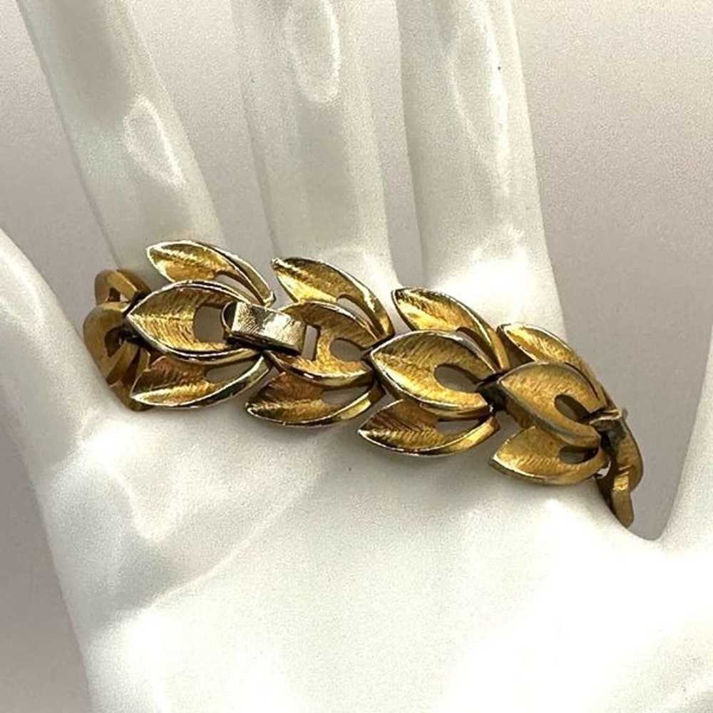 Crown Trifari gold tone vintage teardrop bracelet - image 2