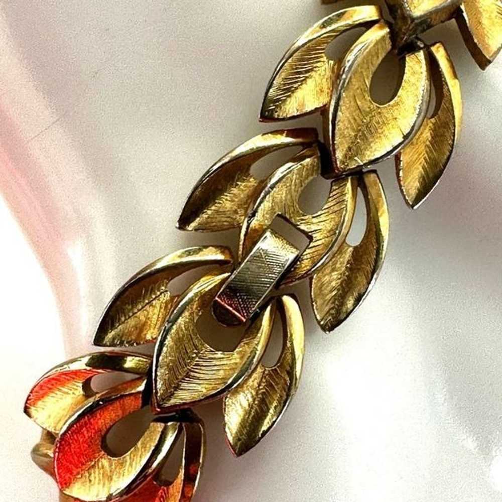 Crown Trifari gold tone vintage teardrop bracelet - image 4