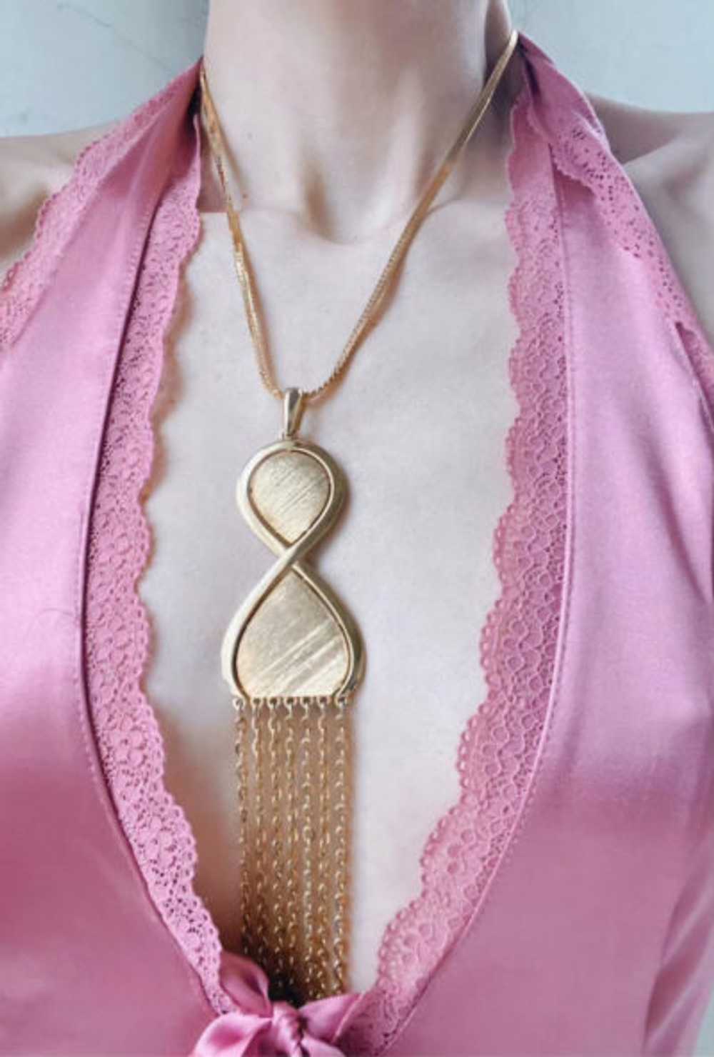 70s gold tone infinity tassel necklace - image 2