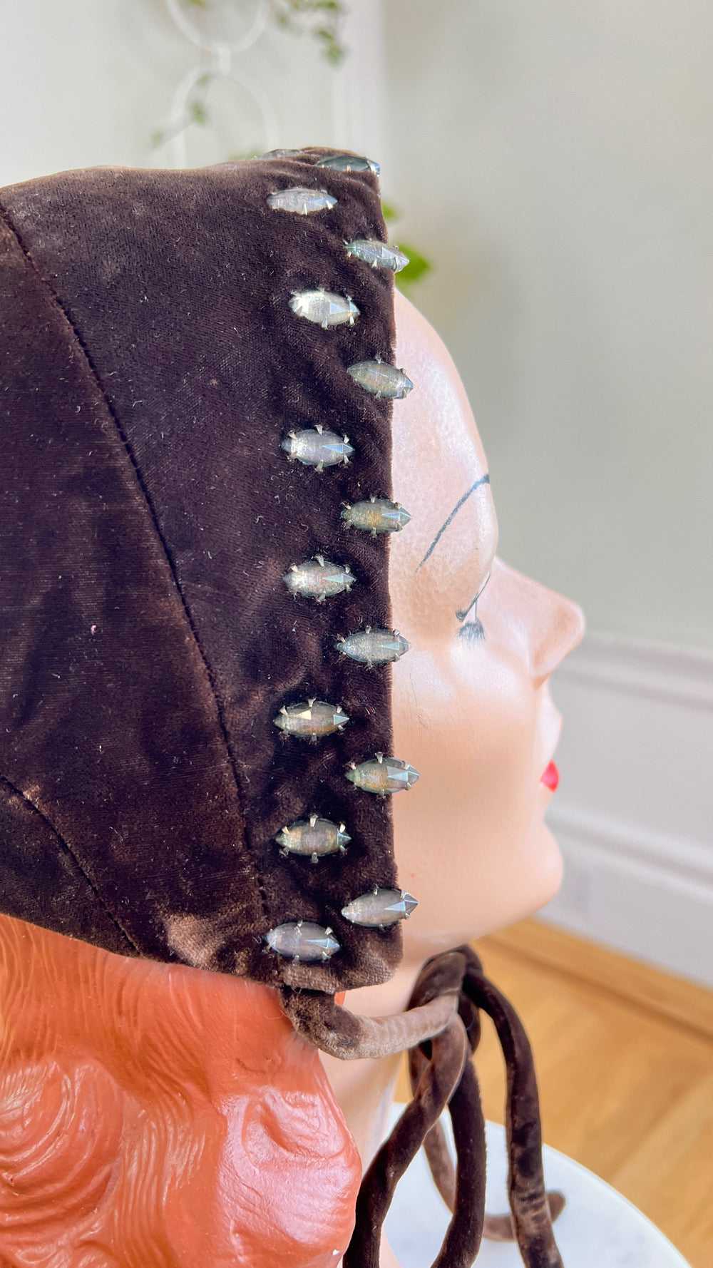 1950s Rhinestone Studded Brown Velvet Bonnet - image 10