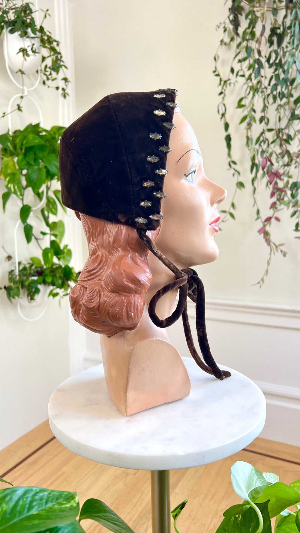 1950s Rhinestone Studded Brown Velvet Bonnet - image 8