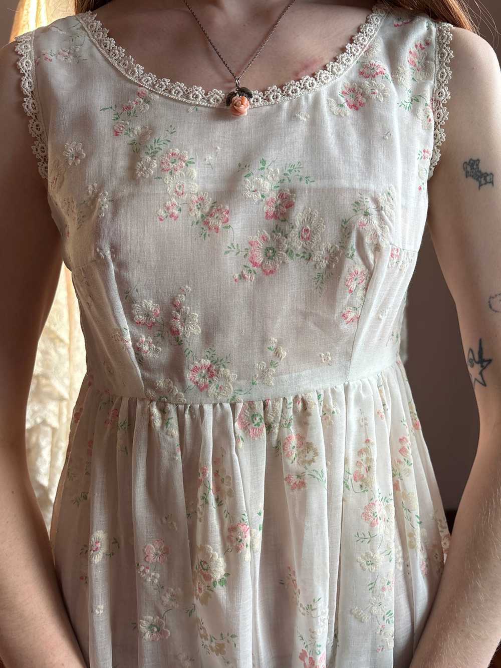 1970s White Flocked Pink Floral Dress - image 2