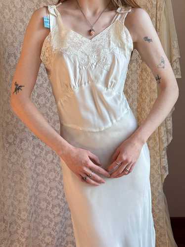 1940s Deadstock White Bow Appliqué Bias Cut Slip … - image 1