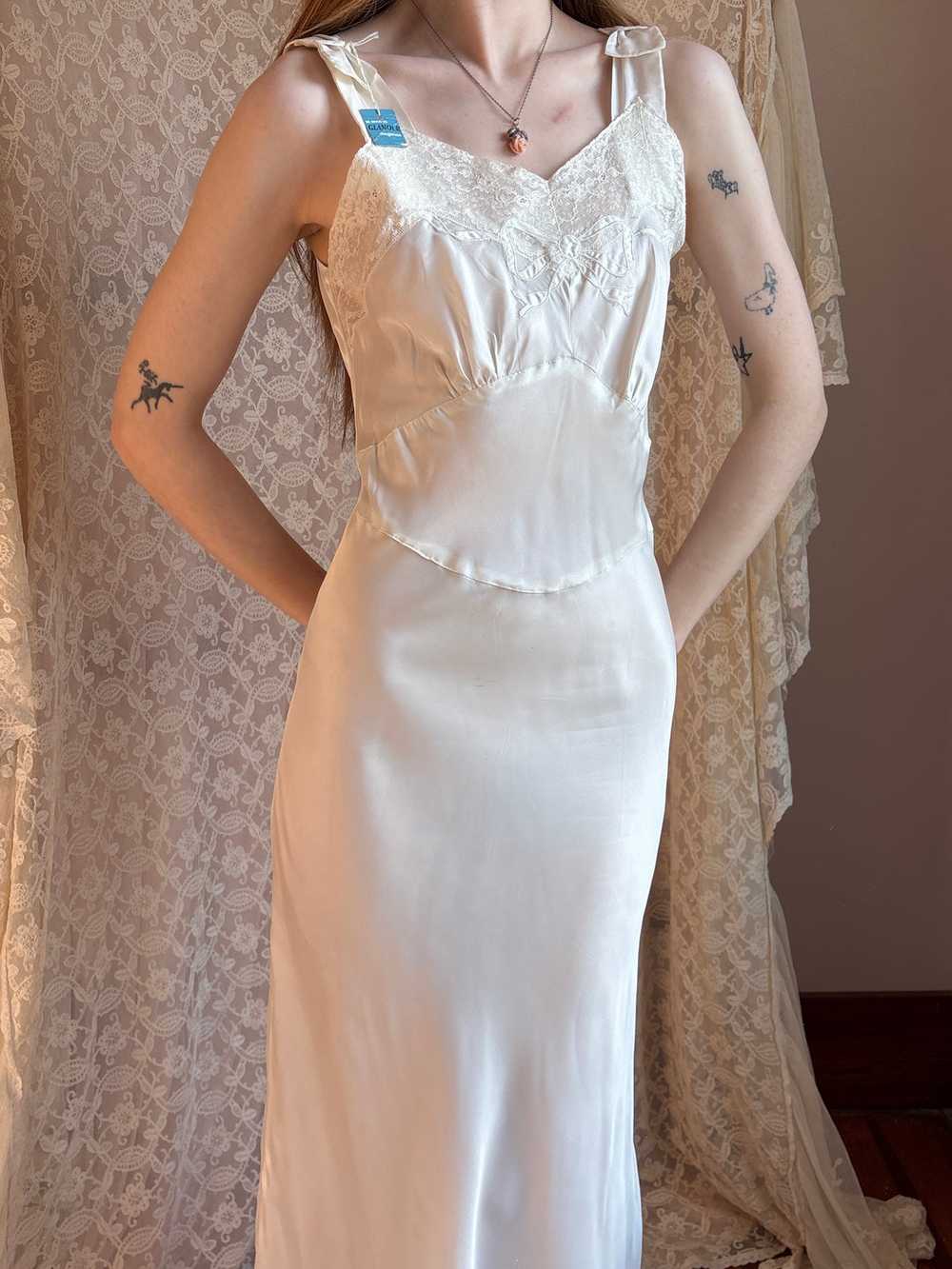 1940s Deadstock White Bow Appliqué Bias Cut Slip … - image 7