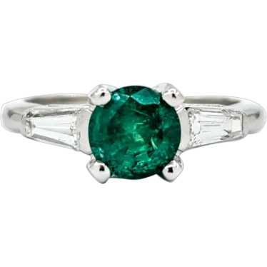 Elegant 900pt Ring with Emerald and Baguette Diamo