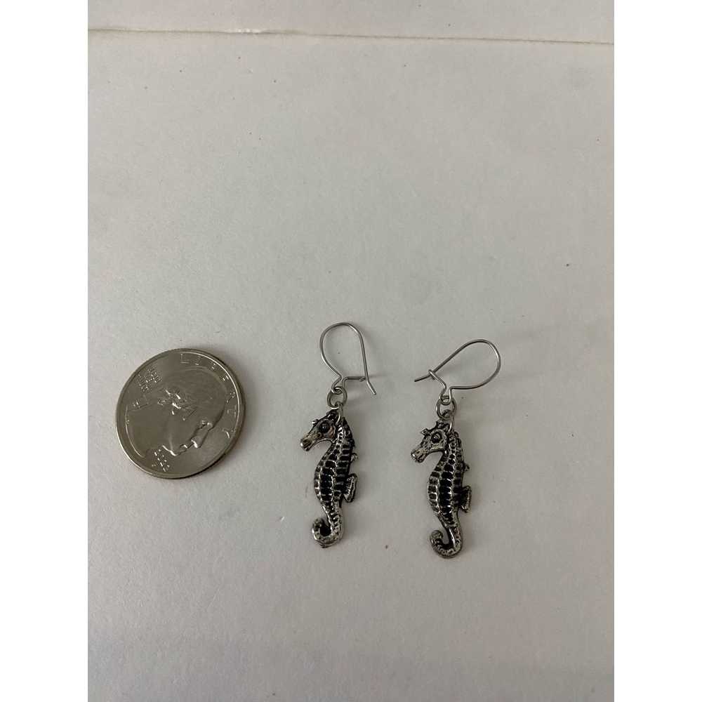 Generic seahorse earrings silver tone - image 2