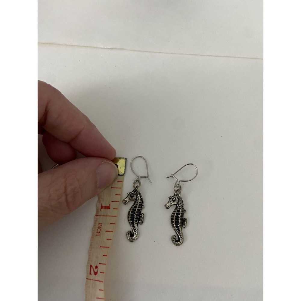 Generic seahorse earrings silver tone - image 3