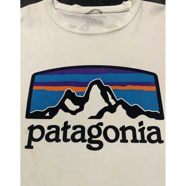 Patagonia CAPILINE COOL DAILY GRAPHICS STRETCH PE… - image 1