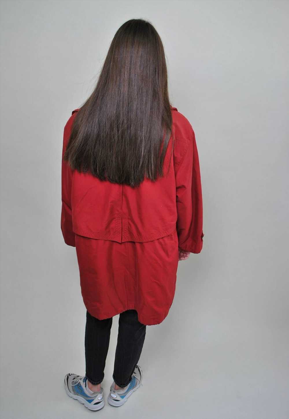 90s minimalist autumn coat in red, vintage plus s… - image 2