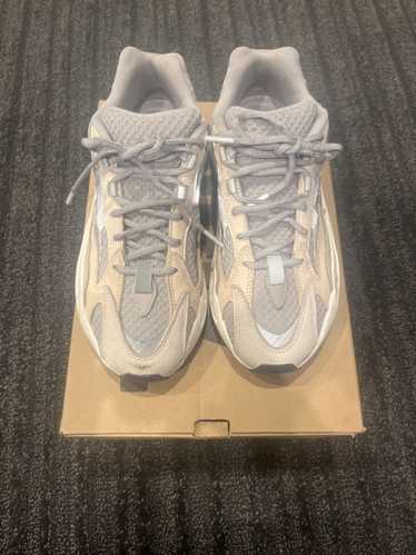 Adidas × Yeezy Season Yeezy Boost 700 V2