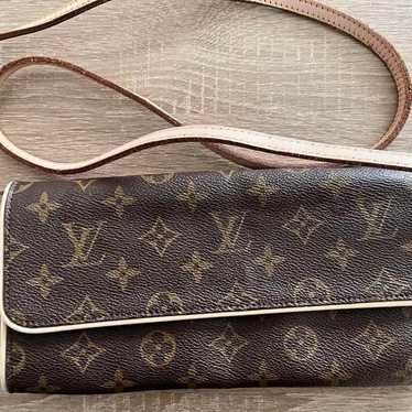 LOUIS VUITTON Shoulder Bag