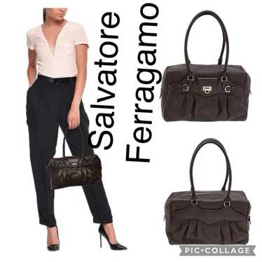 Salvatore Ferragamo
Gancini bag