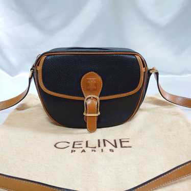 Excellent condition CELINE shoulder bag leather.