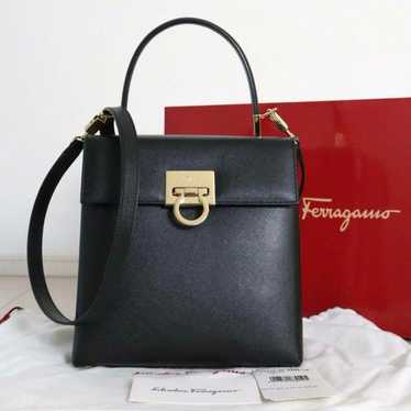 Excellent condition Salvatore Ferragamo Gancini Le