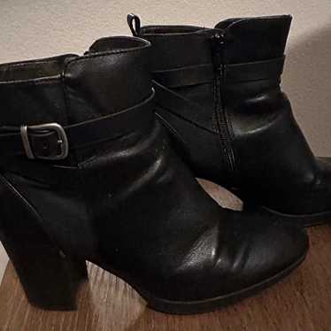 Heeled black booties