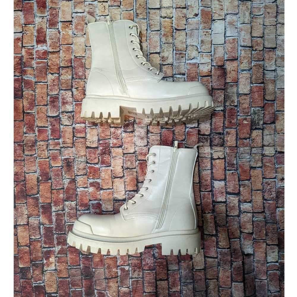 Truffle Collection Beige Solid Boots size 10 - image 3