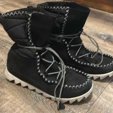 Women’s The North Face boots size 9