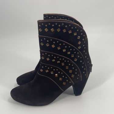 Van eli studded brown suede ankle boots