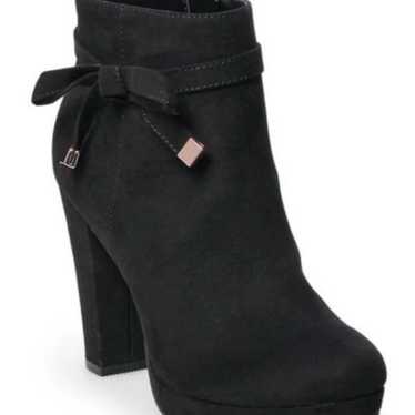 LC Lauren Conrad Suede Booties