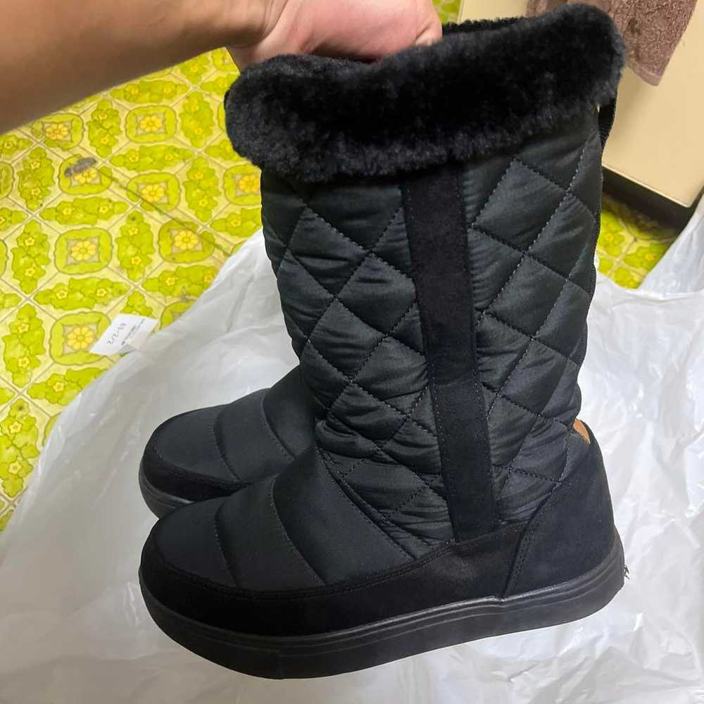 Black shearling boots with quilted design. - image 2