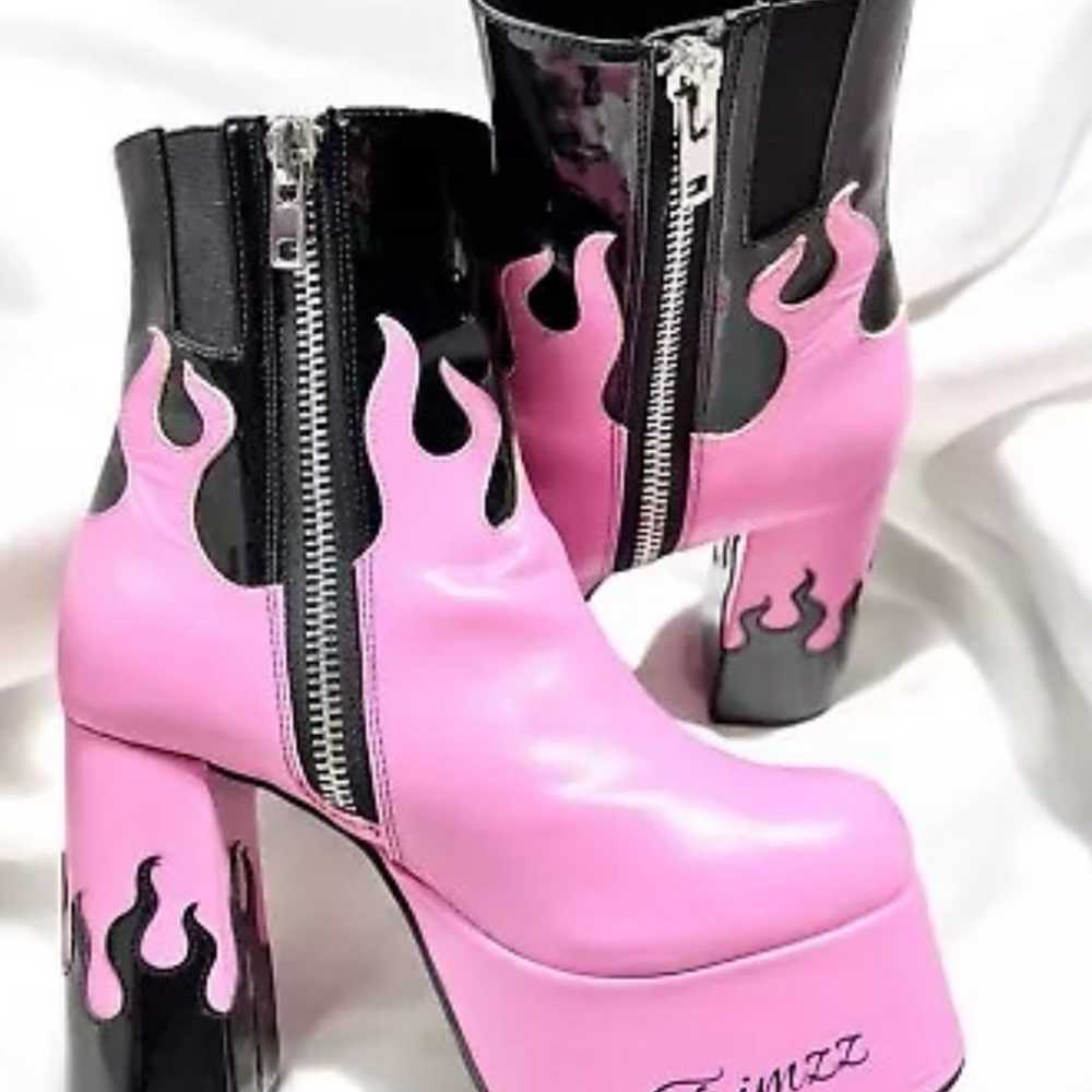 Size 7………Black & Pink Flame themed Platform Boots… - image 3