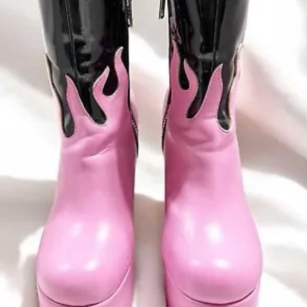 Size 7………Black & Pink Flame themed Platform Boots… - image 4