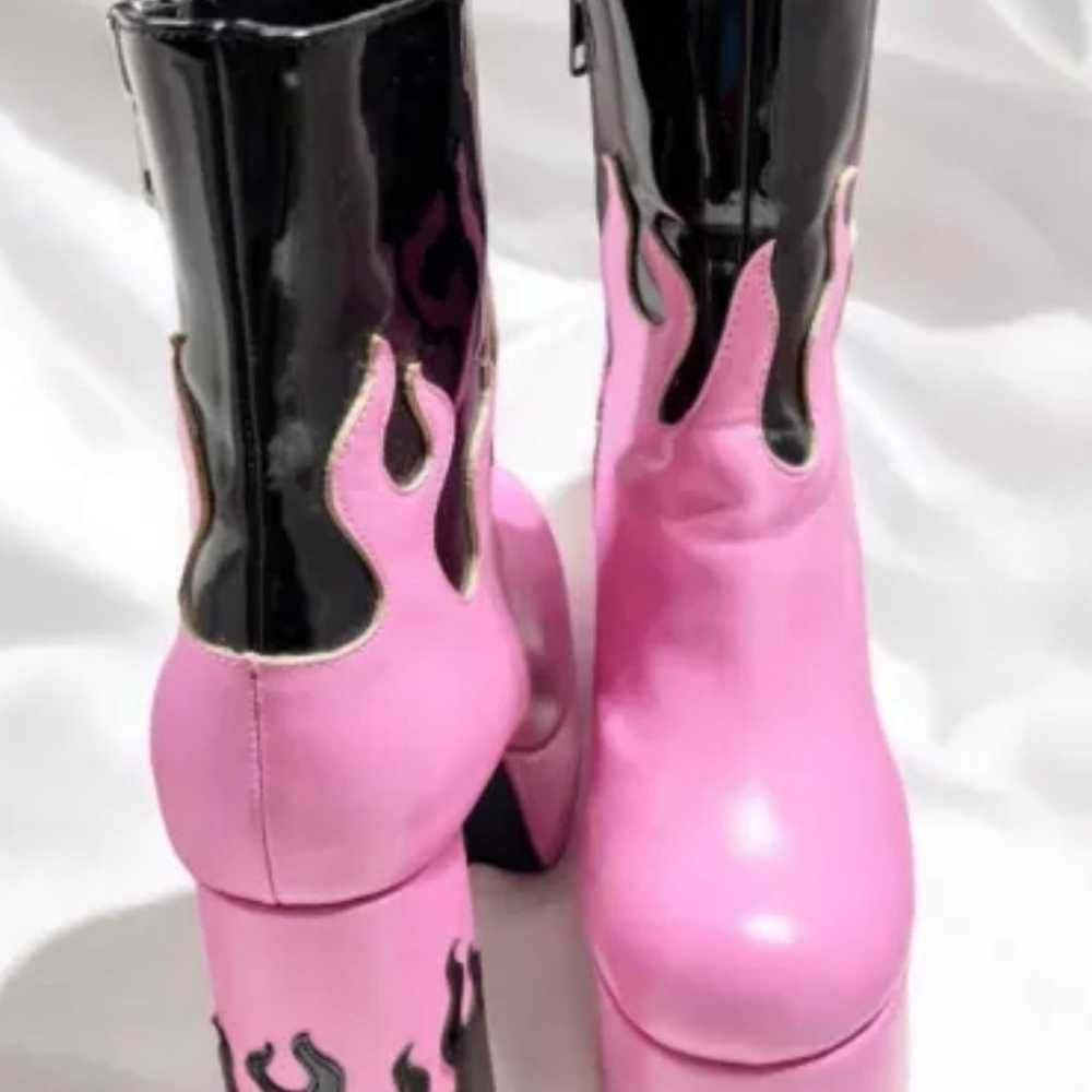 Size 7………Black & Pink Flame themed Platform Boots… - image 5