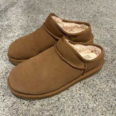 UGG - image 1