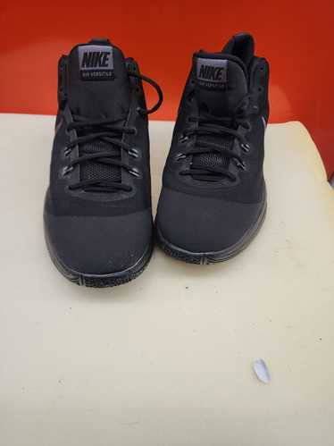 Size 13 - Nike Air Versitile NBK Black