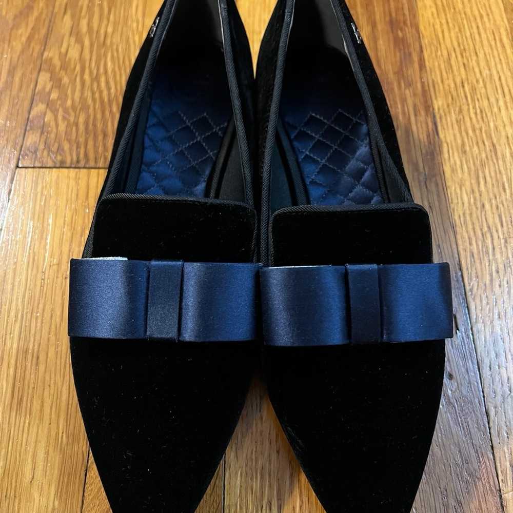 Tory Burch Gigi Bow Velvet Loafer Flats Size 5.5 - image 1