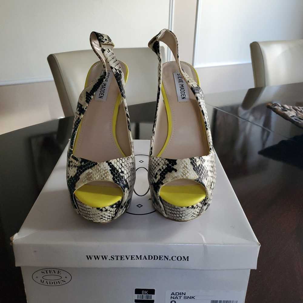 STEVE MADDEN "ADIN" SNAKE SLINGBACK PLATFORM PUMP - image 3