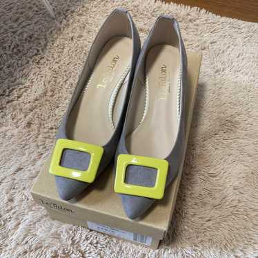 Le Talon Gray & Yellow Buckle Pumps