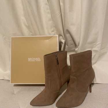 Suede Michael Kors heeled bootie