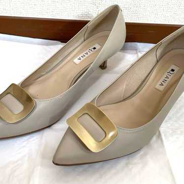 DIANA Pointed Toe Pumps