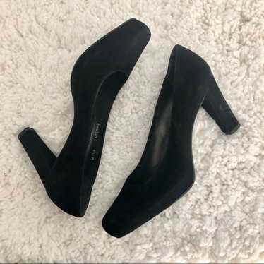 EUC Stuart Weitzman Black Suede Pumps [Size: 9.5]